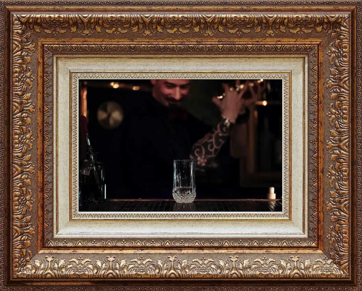 Image of a Ruby's mixologist making a cocktail step by step